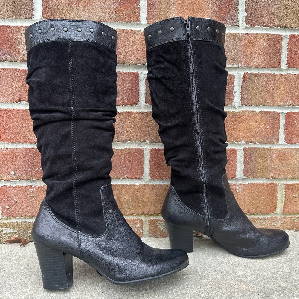 Black Leather and suede knee high boots BOC 2 1/2 inch heels. Side xip